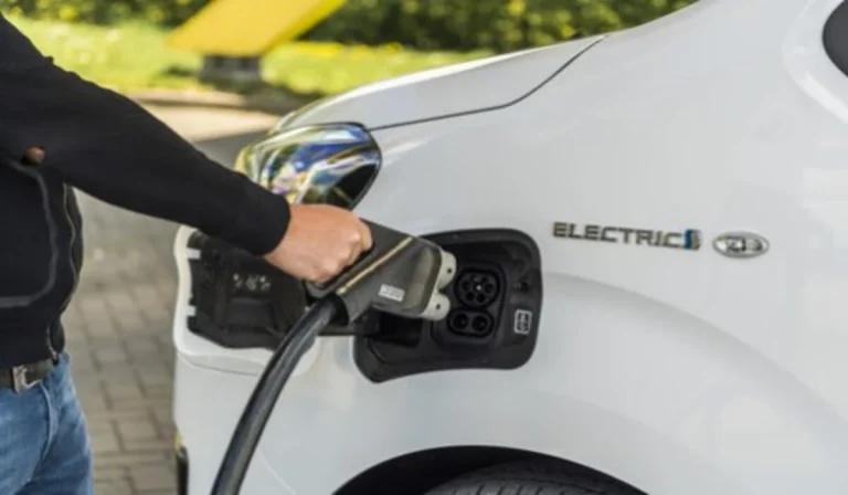 cargar coche eléctrico