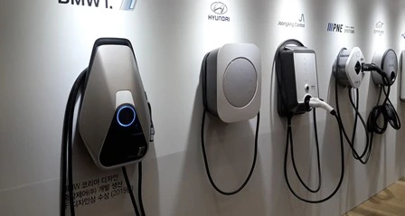 Puntos de recarga en poste