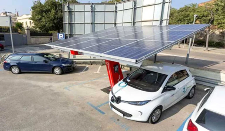 cargar coche eléctrico con placas solares