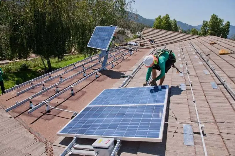 Profesionales en la instalación de placas solares Valencia